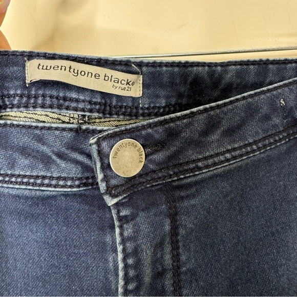 Twentyone Black by rue21 Mid Rise Jegging Flex Moto Jeans 20 - Picture 6 of 9